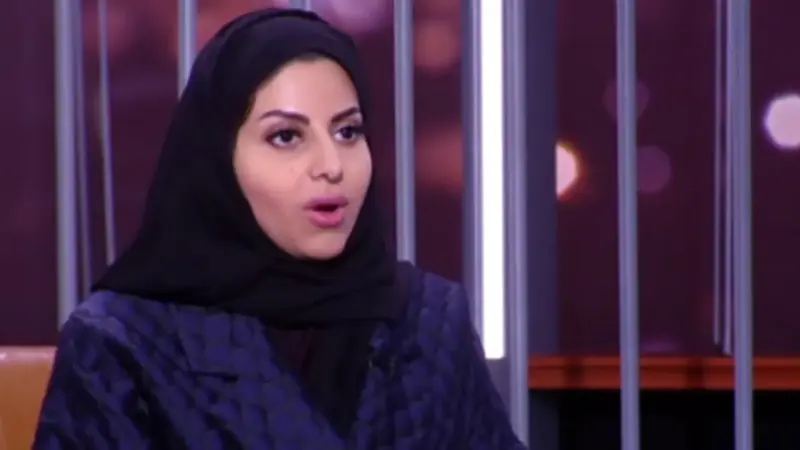 سعوديون يهاجمون إيناس الحنطي بعد دعوتها لنزع النقاب 