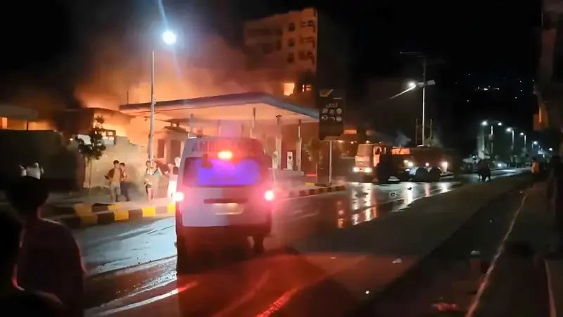 انفجارات واشتباكات.. قتلى وجرحى بمواجهات عنيفة في تعز اليمنية (فيديو)