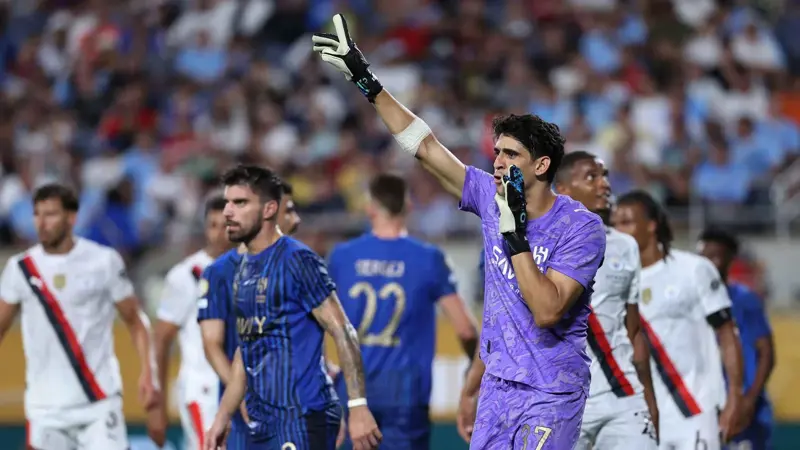 "نسخة ياسين بونو".. جيسوس يفاجئ النصر السعودي بطلب مثير
