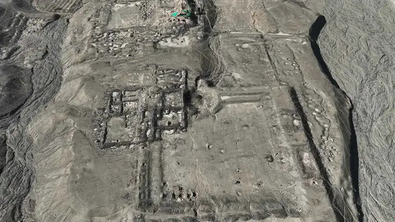 تعود إلى 3 آلاف عام.. العثور على لوحة بطول 5 أمتار في البيرو