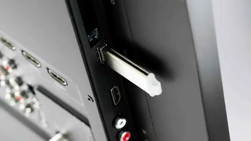 قدرات خارقة.. 4 طرق ذكية للاستفادة من منفذ USB في التلفزيون