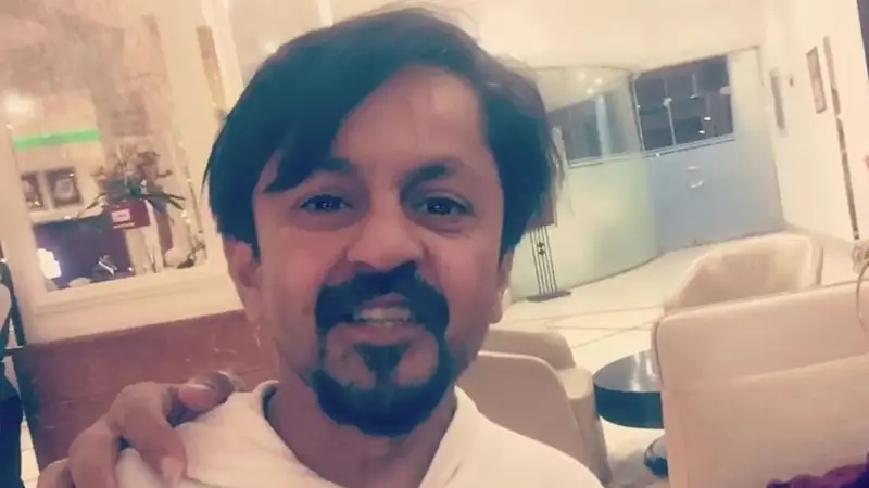 بعد مقطعه الفاضح.. اعتذار الفنان الباكستاني فرحان العلي يثير الجدل 