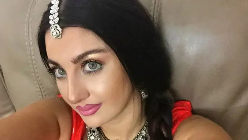 بعد موجة غضب عارمة.. كيف بررت صافيناز رقصها بـ"الحجاب"؟ (صورة وفيديو)