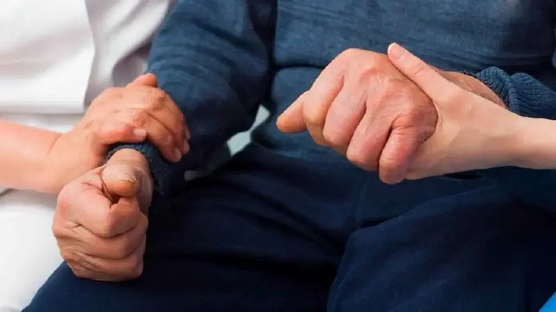 ما علاقة نظافة الفم بمرض باركنسون القاتل؟