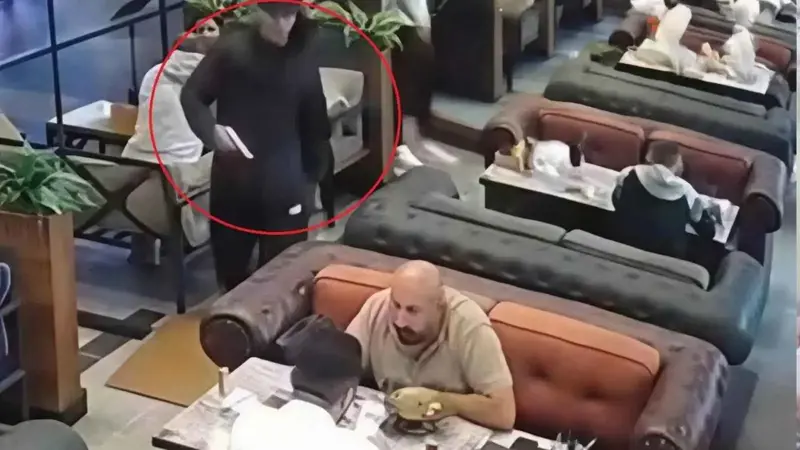 فيديو يوثّق لحظة اغتيال رئيس نادٍ تركي برصاصة قاتلة داخل مقهى