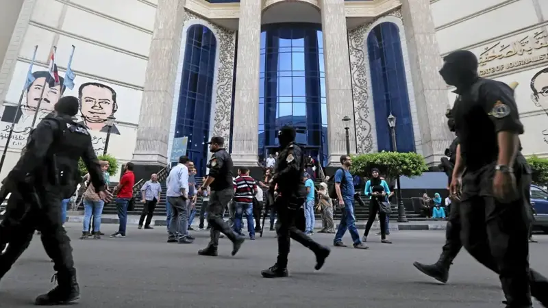 صحفيون مصريون يبدأون اعتصامًا رفضًا لاتفاقية تيران وصنافير