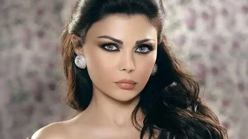 أول ظهور لهيفاء وهبي ومدير مكتبها بعد الصورة الرومانسية