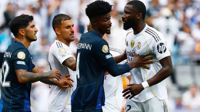 تصرف صادم من لاعب باتشوكا تجاه نجم ريال مدريد (فيديو)