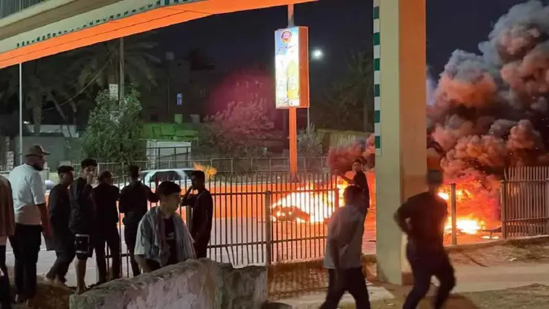 بعد اشتباكات طرابلس.. محتجون يحاصرون مقر الدبيبة ويطالبون باستقالته (فيديو)