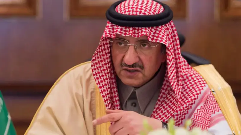 بالفيديو.. ظهور نادر للأمير محمد بن نايف في عزاء والدة الأمير جلوي بن مساعد