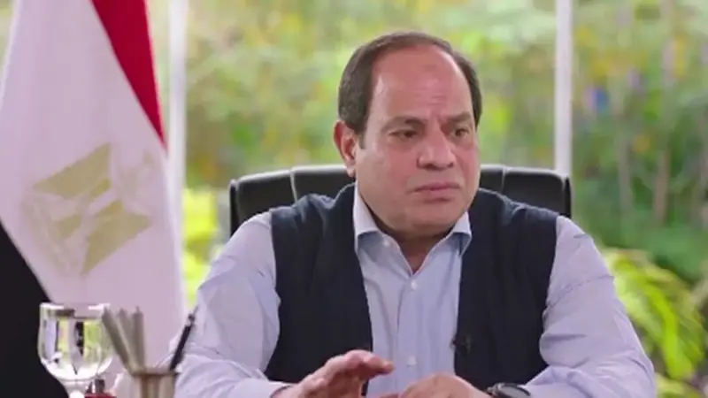 السيسي يحذّر وزراءه من حكومة "نسائية" محتملة ويطالب الشعب بالانتخاب (فيديو)