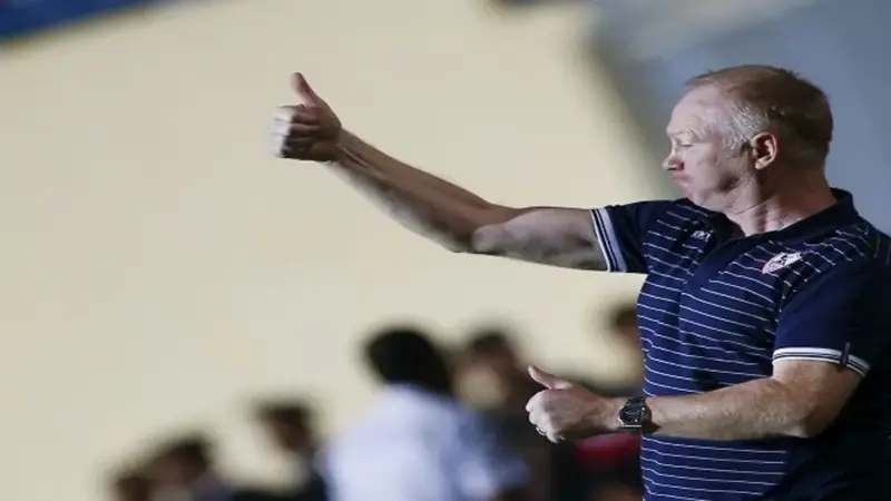 3 أسماء لخلافة ماكليش بقيادة الزمالك المصري