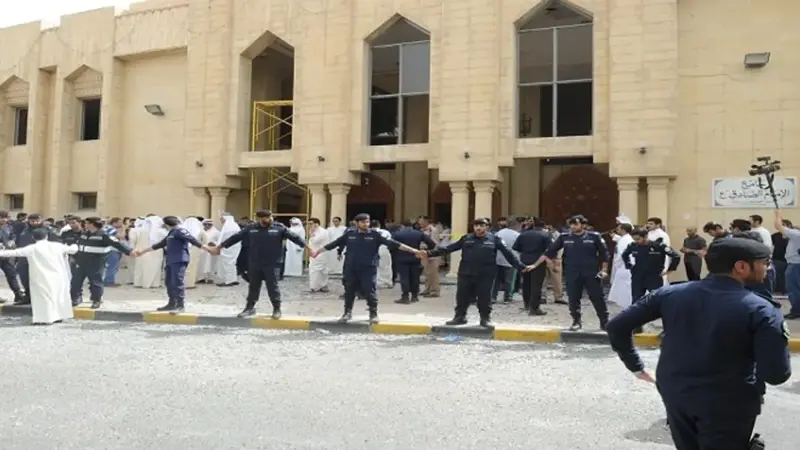 الكويتيون يترقبون تداعيات يوم "الثلاثاء الأسود"