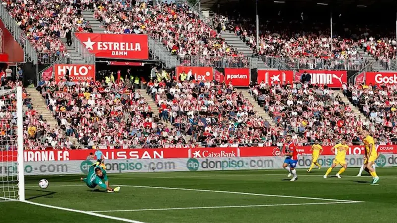 جيرونا يفاجئ برشلونة بـ"أغرب طلب"