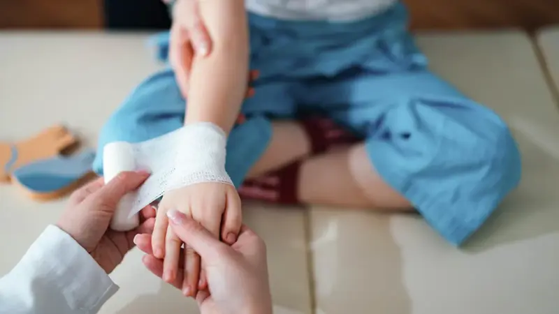 احذر.. ترك الجرح مكشوفا قد يعرضك للعدوى البكتيرية