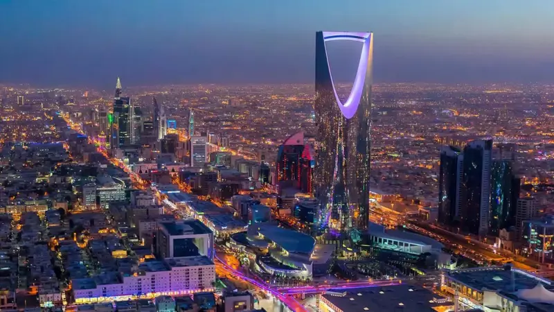 السعودية تمدد إجازة عيد الفطر إلى 15 يوما