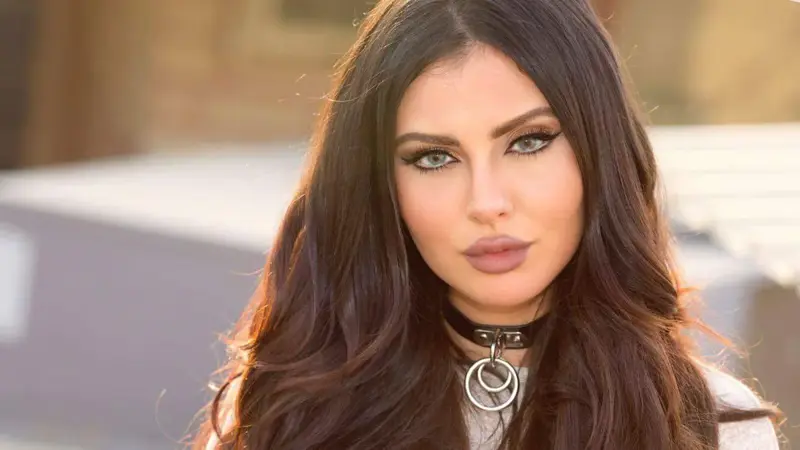 لإنقاذها من السجن.. مريم حسين ووالدتها تتكفلان بدفع المبلغ المترتب على منى السابر (فيديو)