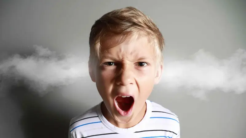 "بهدوء وفاعلية".. كيف تتعامل مع ضرب الأطفال لك؟