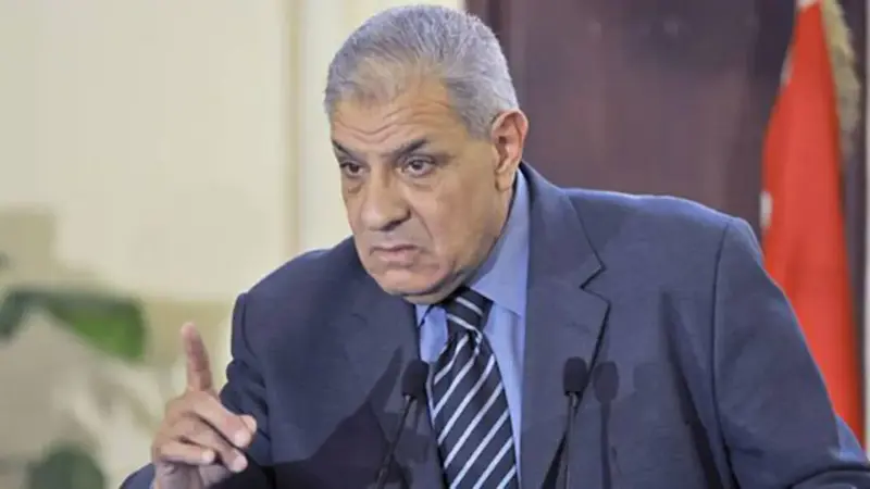 محلب ينسحب من مؤتمر صحفي بتونس بعد سؤاله عن "شبهة فساد"