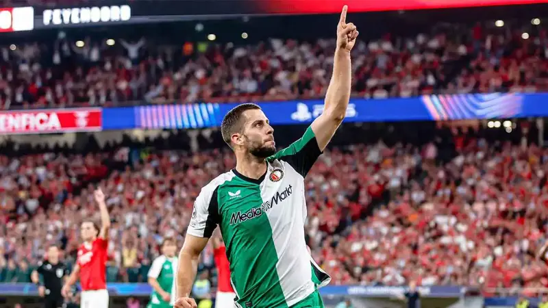 بعد صدمة النصر السعودي.. نادٍ كبير يطلب دافيد هانكو