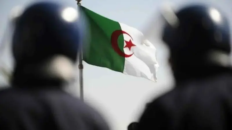 احذروا "سامية"..  الشرطة الجزائرية تبحث عن دجال ينتحل صفة امرأة
