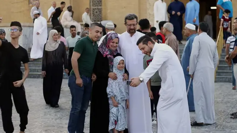 في الموصل.. الفرح بالعيد يهزم "كابوس داعش" وينسي العراقيين أحزان الماضي
