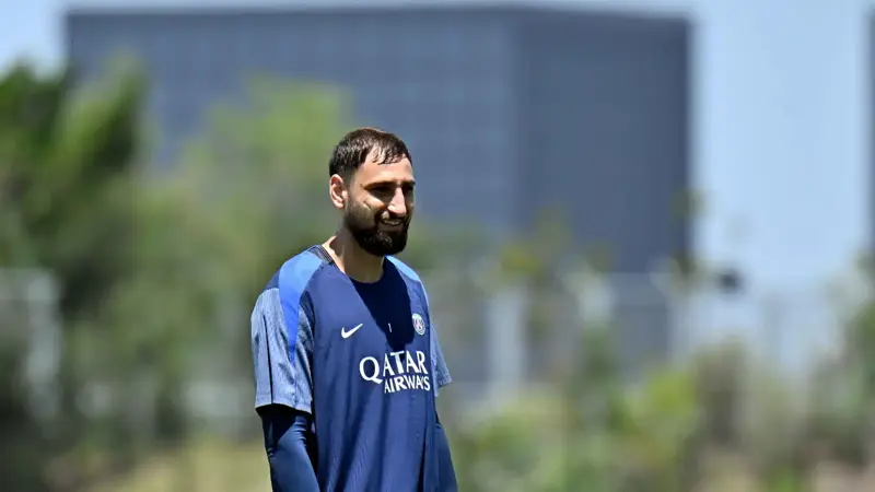 صدمة جديدة.. سان جيرمان يوافق على سعر غريب للتخلص من دوناروما