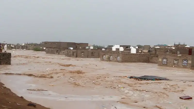 اليمن.. مصرع وإصابة أكثر من 100 نازح جراء سيول في مأرب‎