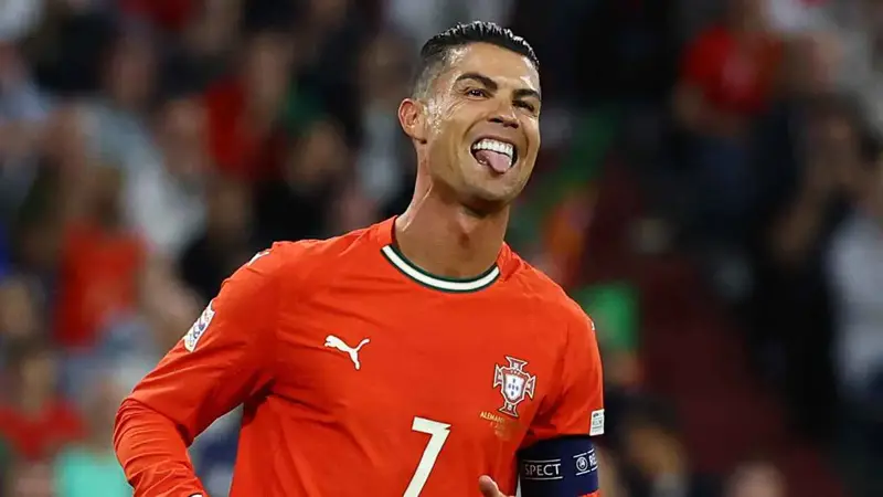 بعد هتافهم باسم ميسي.. رد فعل مذهل من رونالدو على جمهور ألمانيا (فيديو)