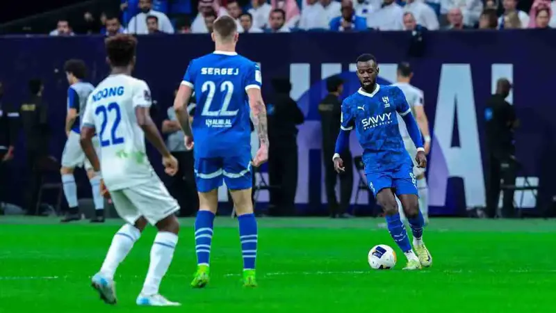 الهلال السعودي يسحق الاستقلال الإيراني ويتصدر دوري أبطال آسيا للنخبة (فيديو)