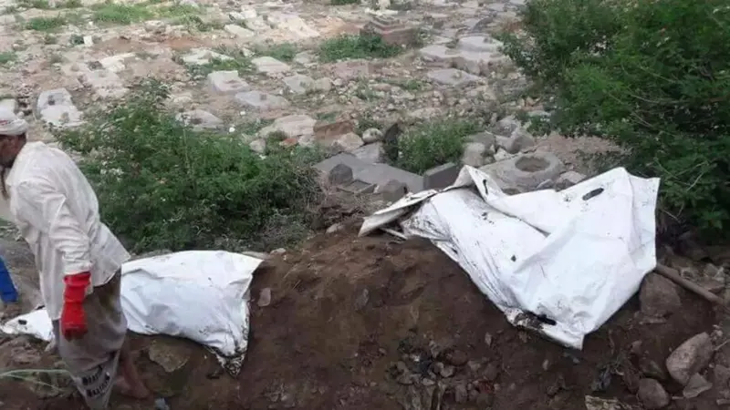 من "الزنابيل" إلى "القناديل".. "التمييز" نهج متبع في جماعة الحوثي حتى بين الموتى