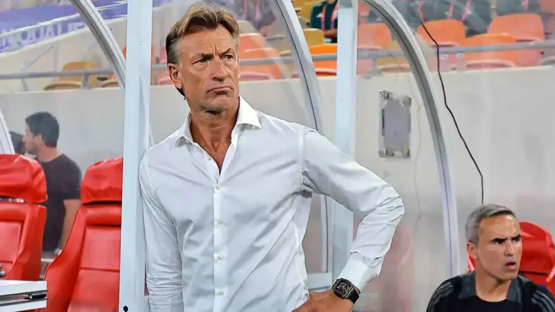 هل تعمد مدرب المنتخب السعودي إحراج سالم الدوسري؟