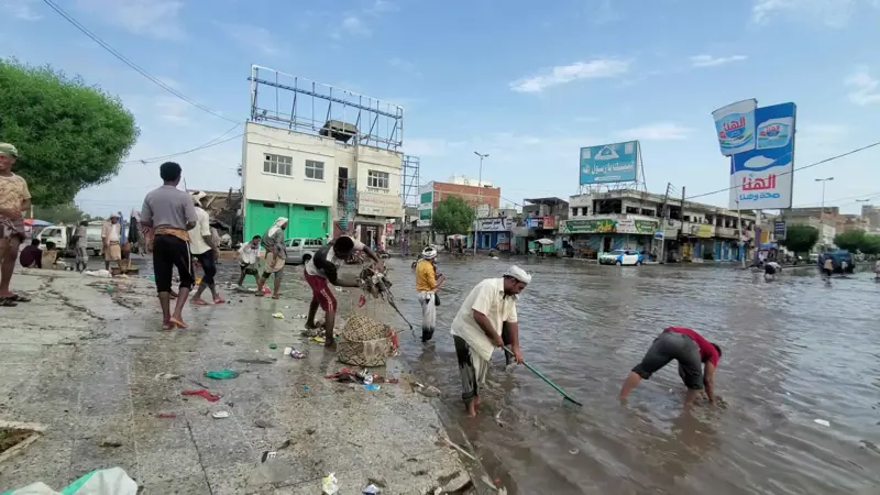 الحوثيون يمنعون إغاثة منكوبي السيول في الحديدة