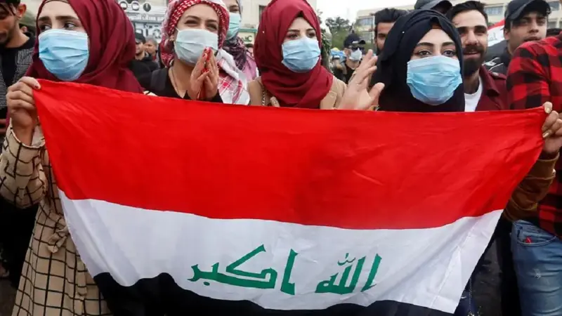 متظاهرون عراقيون: لا نخشى "كورونا" .. الفيروس الحقيقي هو السياسيون (فيديو)