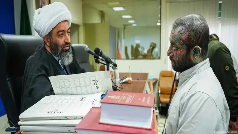إيران.. صدور حكم بإعدام فنان بارز "للتعدي على المقدسات"