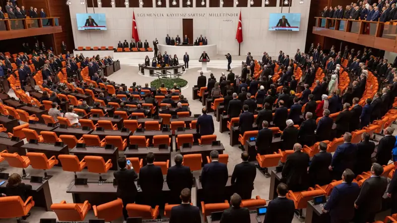 عراك في البرلمان التركي بين نواب حزب أردوغان وموالون للأكراد (فيديو)