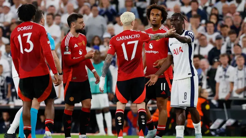 ميلان يستهدف "المغضوب عليه" في مانشستر يونايتد