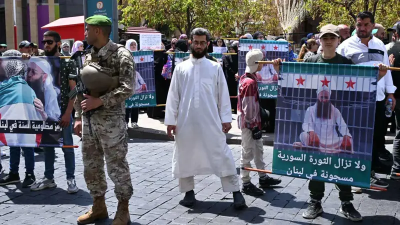 شغب وتعليق "مشانق".. ماذا يحدث في سجن رومية اللبناني؟ (فيديو)