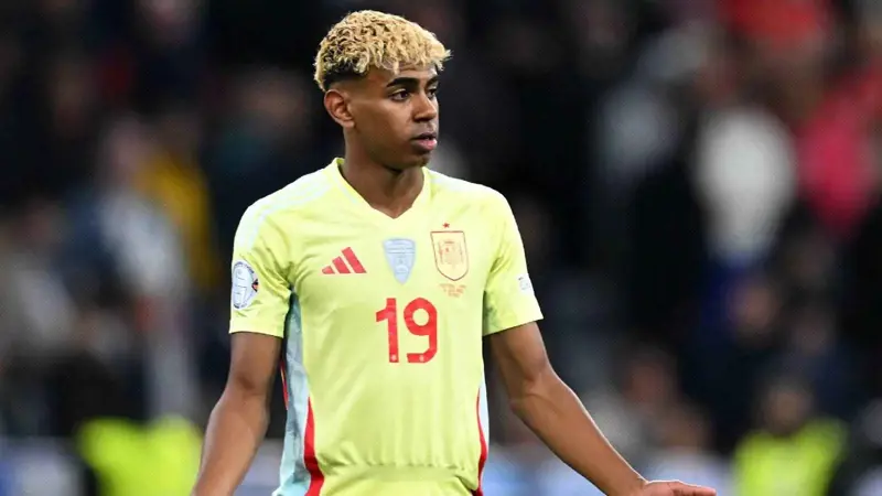 رد ناري من لامين يامال على أسطورة ريال مدريد (صورة)