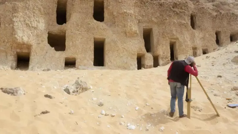 اكتشاف 3 مقابر أثرية في مصر.. ماذا وجدوا بداخلها؟ (صور)