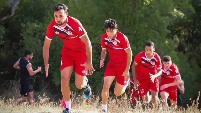في الطرق والجبال.. فوزي البنزرتي يُخضع لاعبي الإفريقي لتدريب شاق (فيديو)