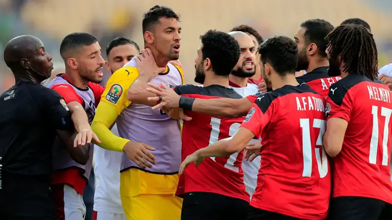 ليكيب: حارس منتخب مصر الرابع صفع فوزي لقجع رئيس الاتحاد المغربي