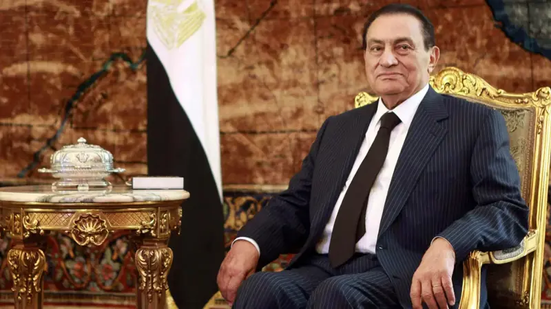 مصر.. دعوى قضائية لإعادة اسم "مبارك" إلى المترو والميادين