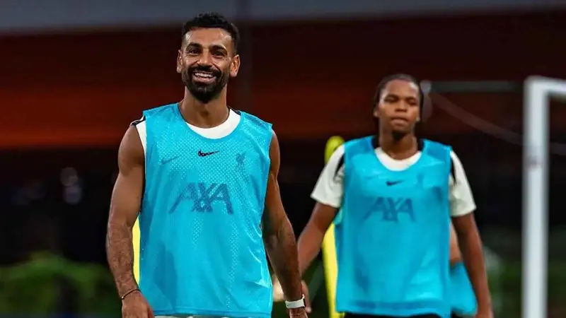 تباين مرعب.. كم الفارق بين راتب محمد صلاح ونغوموها؟