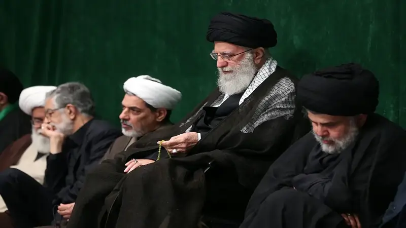 تقرير: الصدر يطمح لاعتراف إيراني ينصبه ممثلا وحيدا لها في العراق