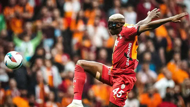غلطة سراي يدفع مبلغا خرافيا لخطف أوسيمين من الهلال