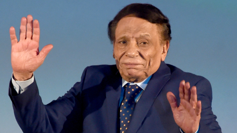 بسبب عادل إمام.. نقابة الممثلين تلاحق مزوري صور الفنانين