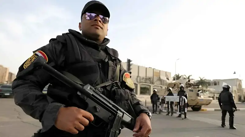 21 طعنة للأم.. شاب مصري يرتكب "مذبحة عائلية" في البحر الأحمر