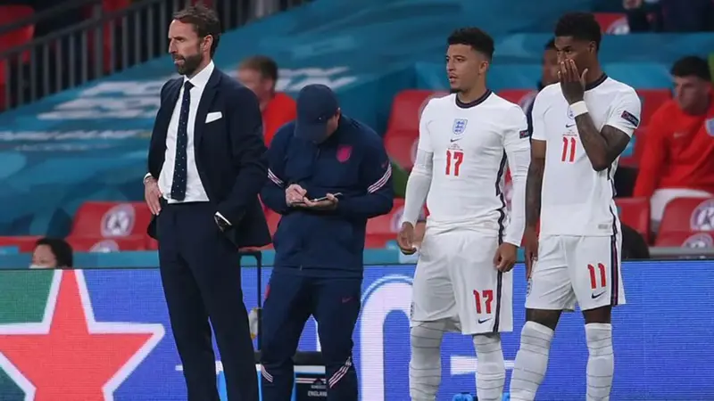 ساوثغيت يوجه رسالة إلى راشفورد وسانشو بعد استبعادهما من قائمة إنجلترا في دوري الأمم الأوروبية