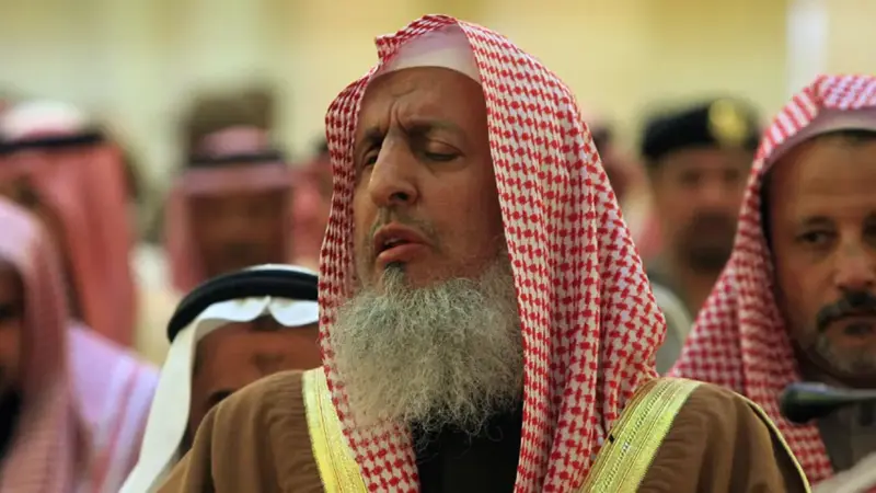 مفتي السعودية يعلق على اعتقال سلمان العودة وباقي "الخلية الاستخبارية"